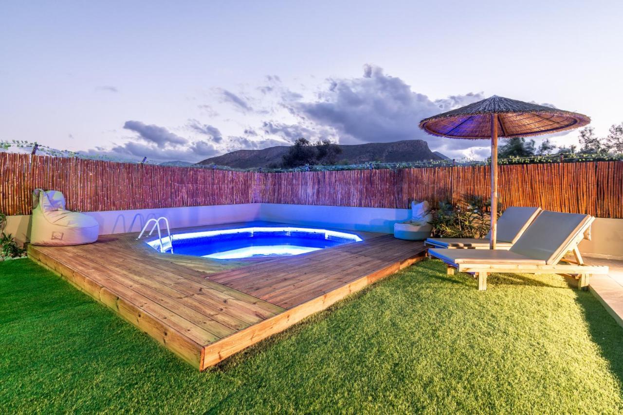Modern House With Pool Near Beach Gazi Extérieur photo